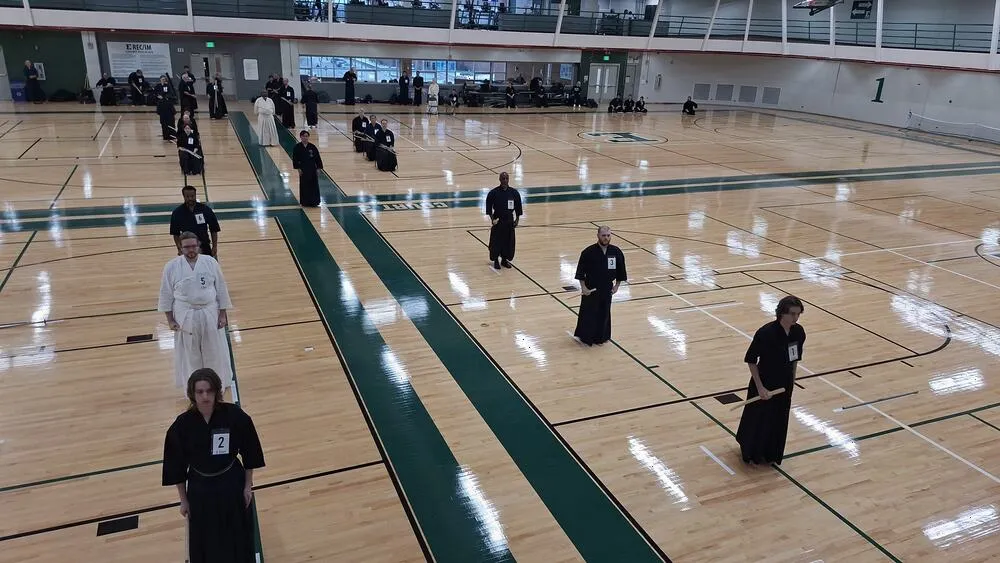 A candidate testing during the shinsa grading examination